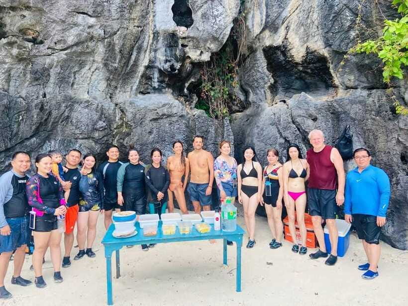 EL NIDO: Private Island Hopping Tour C w/BUFFET LUNCH - Lunch at the beach needs a careful look