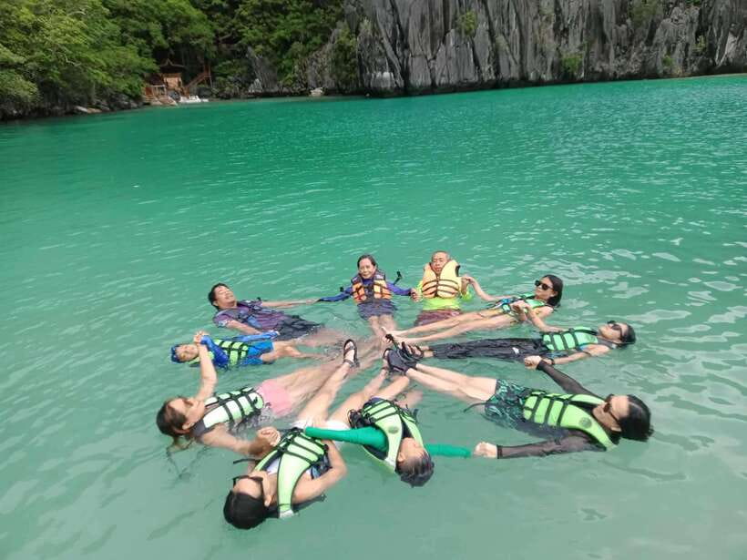 EL NIDO: Sharing/Joiner Island Hopping Tour A w/BUFFET LUNCH - 7 Commandos Beach starts the day gently