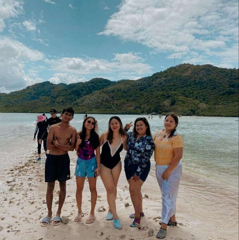 EL NIDO: Sharing/Joiner Island Hopping Tour B - Entalula Island starts the day with sand and sea