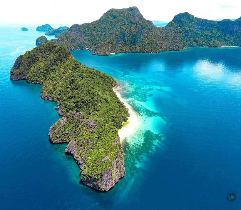 El Nido: Snake Island and Cave Tour with Island Lunch - Cudugnon Cave’s narrow entrance and old stories