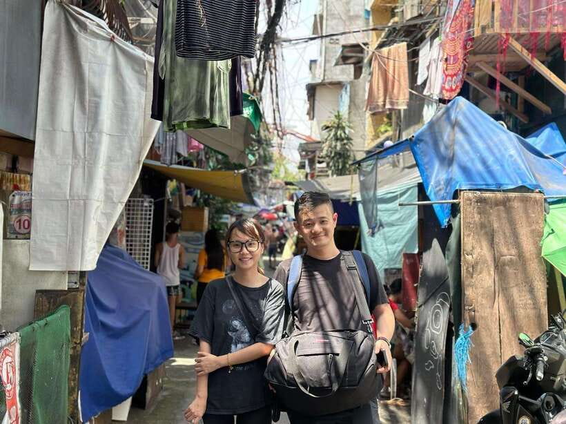 Explore Manila Slums and Hidden Market - Walking through residential Tondo
