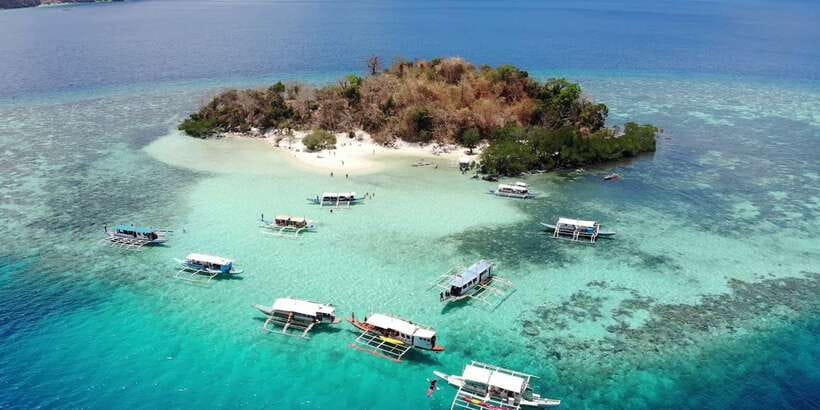 From Coron: Island Hopping Boat Day Trip with Buffet Lunch - A beach buffet that earns its place