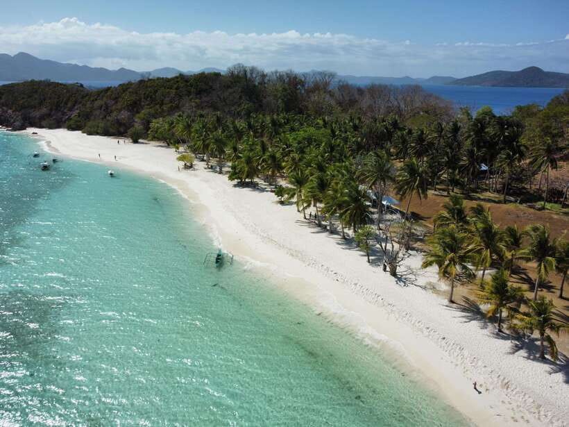 From Coron Town: Beaches and Islands Boat Tour with Lunch - Bulog Island and the last hour by the sea