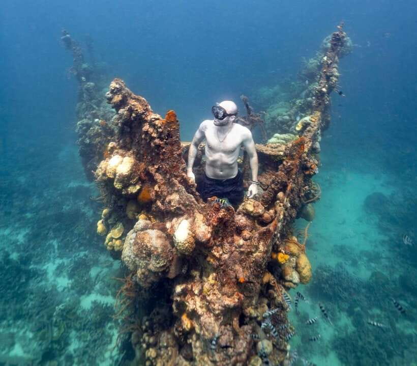 From Coron: Twin Lagoon and Skeleton Wreck Cruise with Lunch - Twin Lagoon is the day’s main swimming prize