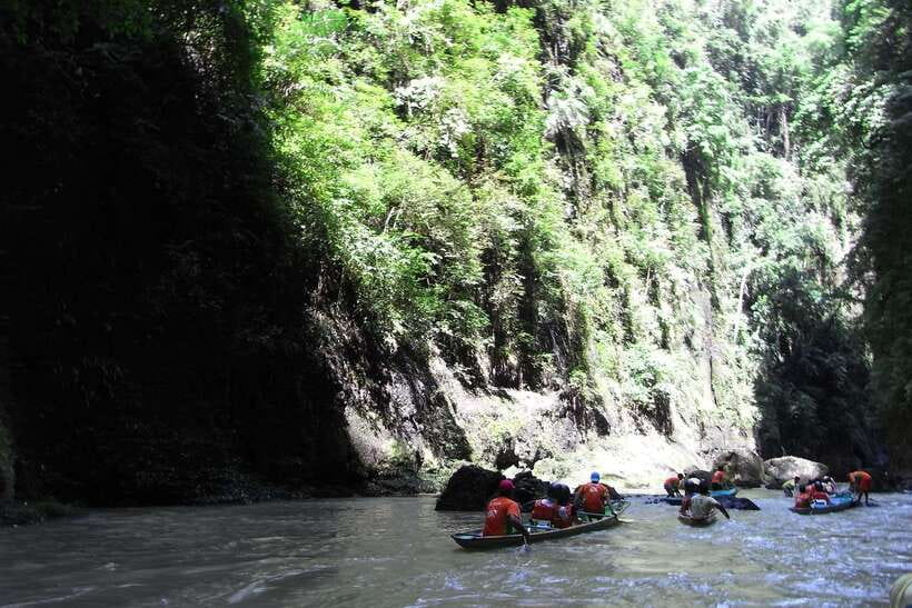 From Manila: Majestic Pagsanjan Falls Adventure - Boarding the native banca