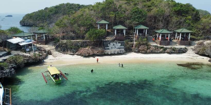 From Manila: Pangasinan Hundred Islands Guided Tour - Brunch, lunch, and finding drinking water