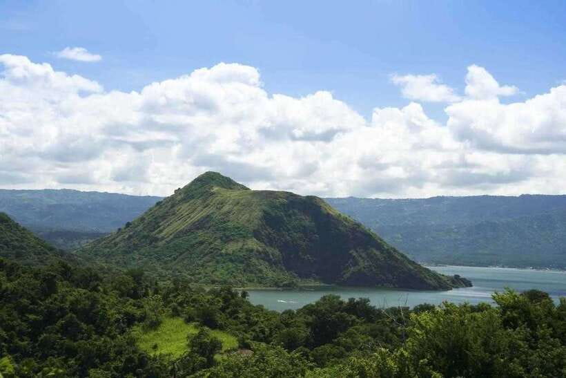 From Manila: Panoramic Tagaytay Ridge Tour - Palace in the Sky and the Marcos-era setting