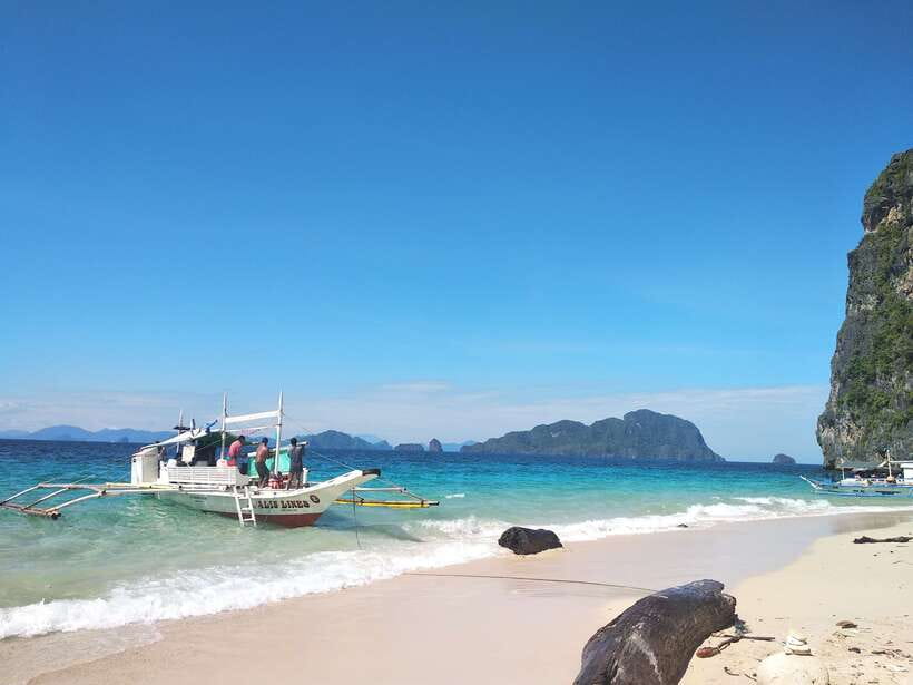 From Puerto Princesa: Day Trip to El Nido and Island Hopping - Seven Commandos Beach and the classic postcard view