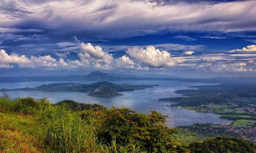 Full-Day Manila City, Tagaytay Taal Volcano and Lake Tour - Lunch, local flavors, and a short break