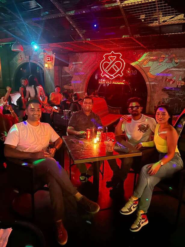 ⭐ Makati Bar Hopping and Pub Crawl Tour with Venus ⭐ - Cocktail bars, local beer, and changing moods