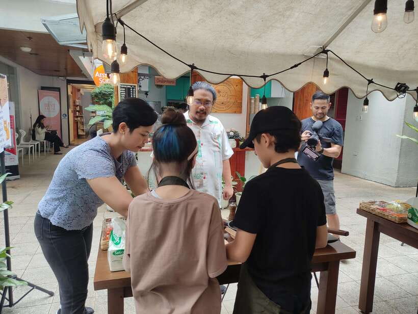 Makati: Hands on Manila Cooking Class - The open-air setup in central Makati