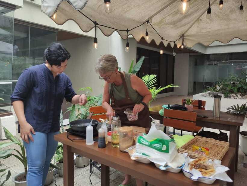 Makati: Hands on Manila Cooking Class - Why the four-person limit matters