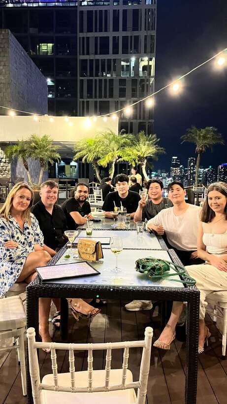 Makati Rooftop Barhopping with Local Guide - Stop two: a local drink and Filipino conversation