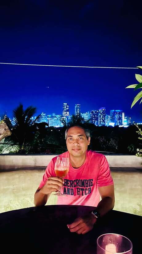 Makati Rooftop Barhopping with Local Guide - Three hours and three or four rooftops