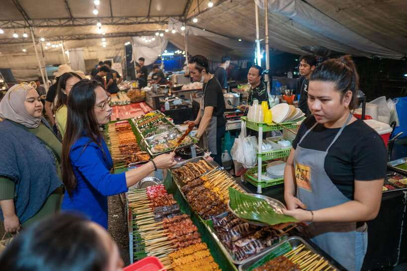 Makati: Street Food Experience with a Local Guide - The biggest question: street market or covered venue?