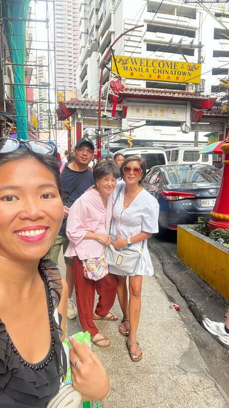 Manila Chinatown Food Tour with Local Guide - The first streets: old buildings and Chinese Manila