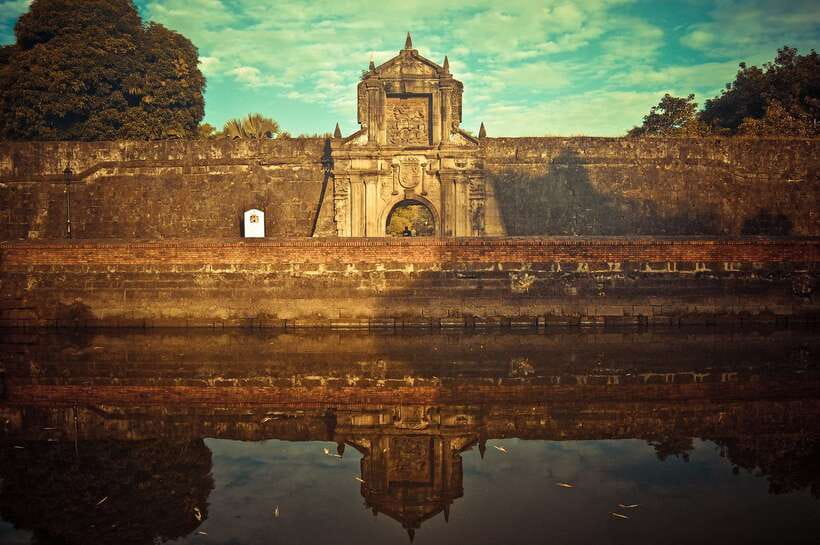 Manila: Filipino Historic Walking Tour in Intramuros - Fort Santiago and the Fight for Independence