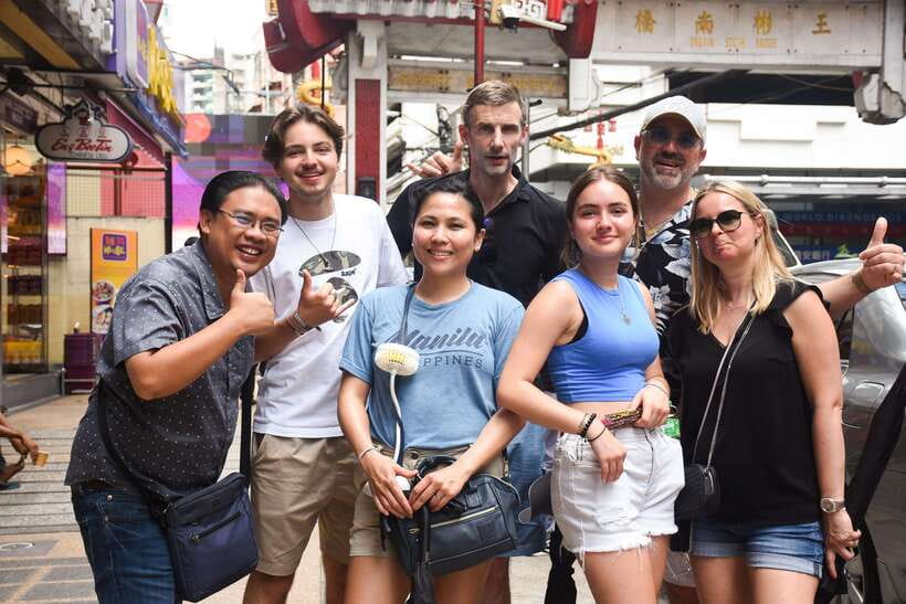 Manila: Guided Food Tour of Binondo with Tastings - What the guide adds to the walk