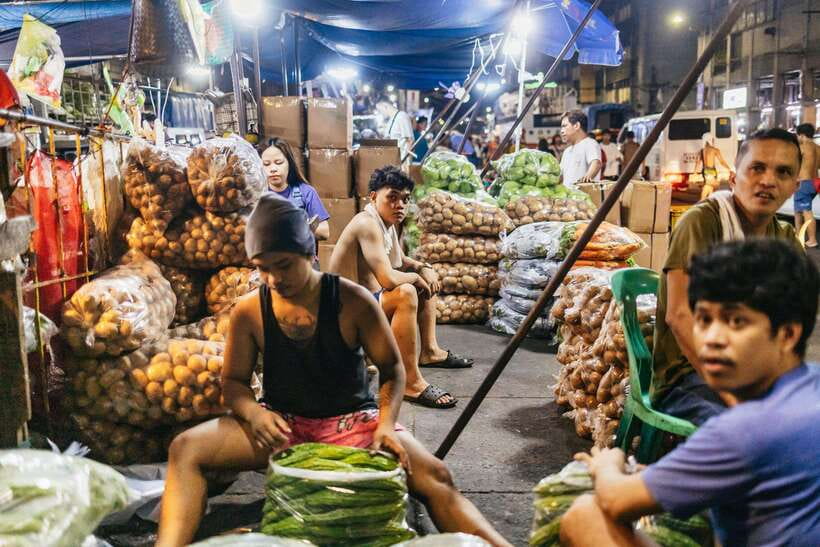 Manila: Guided Night Market Experience - Who should book this night market tour?