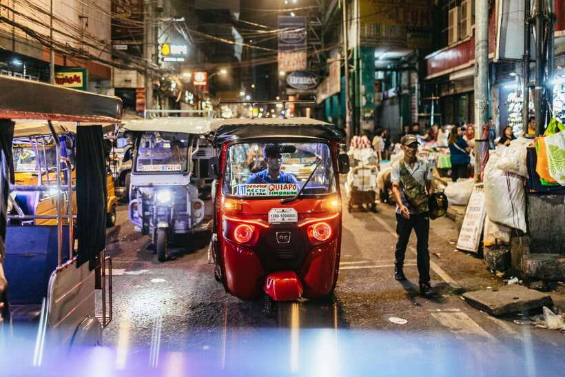 Manila: Guided Night Market Experience - Tuktuk, train, and jeepney travel