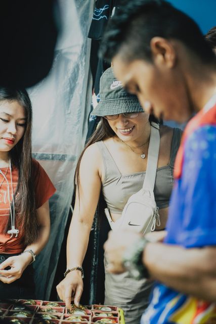 Manila: Guided Night Market Experience - Photography and personal attention