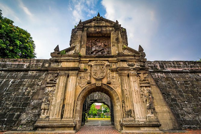 Manila Instagram Tour (Shared Tour) - Jones Bridge and the Chinatown arch