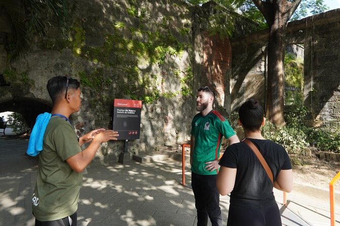 Manila: Intramuros, Chinatown, and Old Manila Half-Day Tour - Entering Intramuros and its Spanish-era walls
