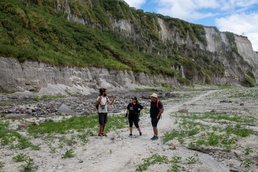 Manila: Mount Pinatubo 4X4 & Hiking Trip - The 6-kilometer riverbed hike to the crater