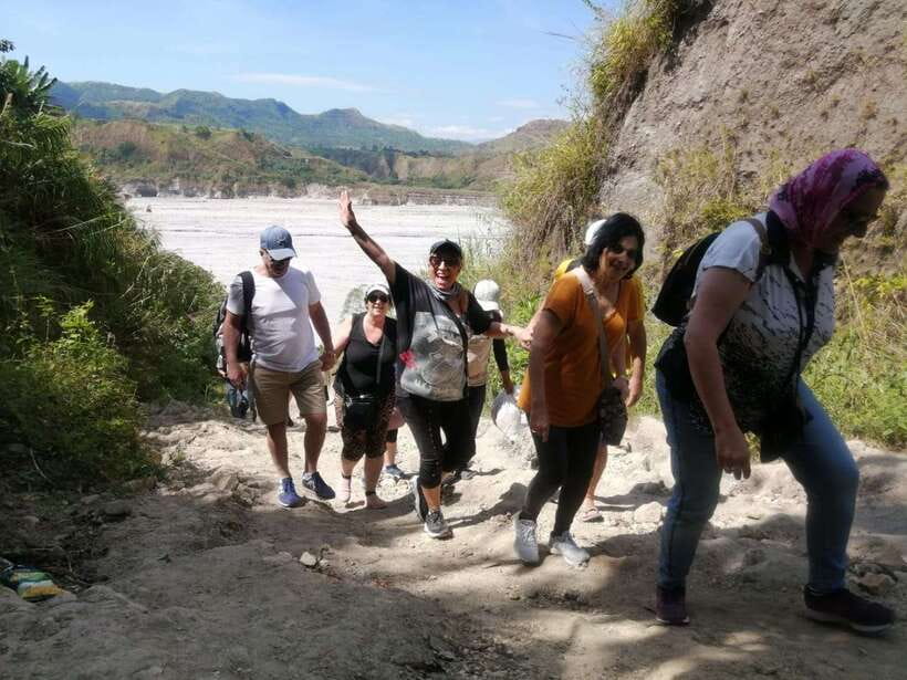 Manila: Mount Pinatubo 4X4 & Hiking Trip - Arriving at the turquoise crater lake
