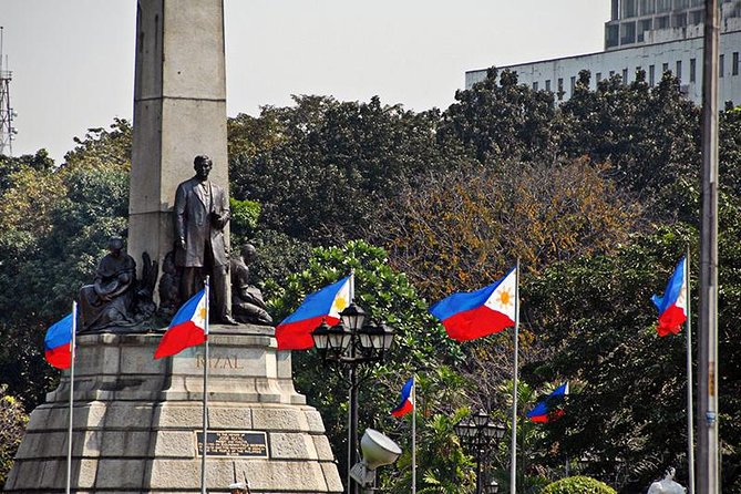 Manila Old and New: Sightseeing Tour Including Intramuros and Fort Santiago - A quiet pause at the Manila American Cemetery
