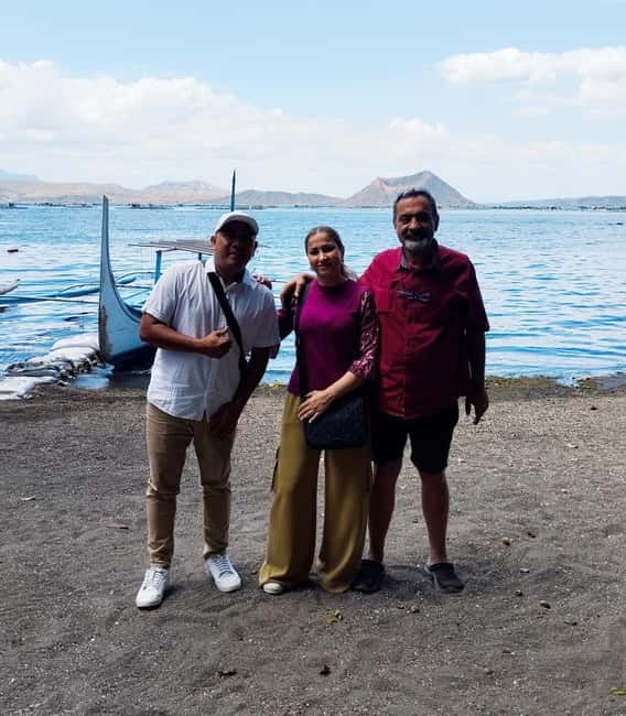 Manila: Private Tagaytay Highlands and Taal Volcano Tour - Woodcraft, handicrafts, and local work