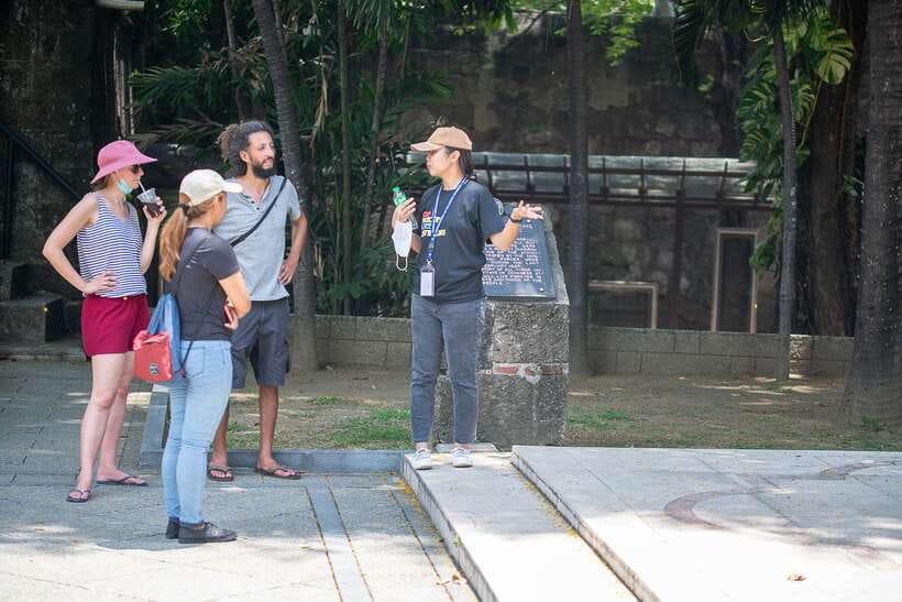 Manila: Sightseeing and Food Walking Tour with Tastings - The guides make the difference