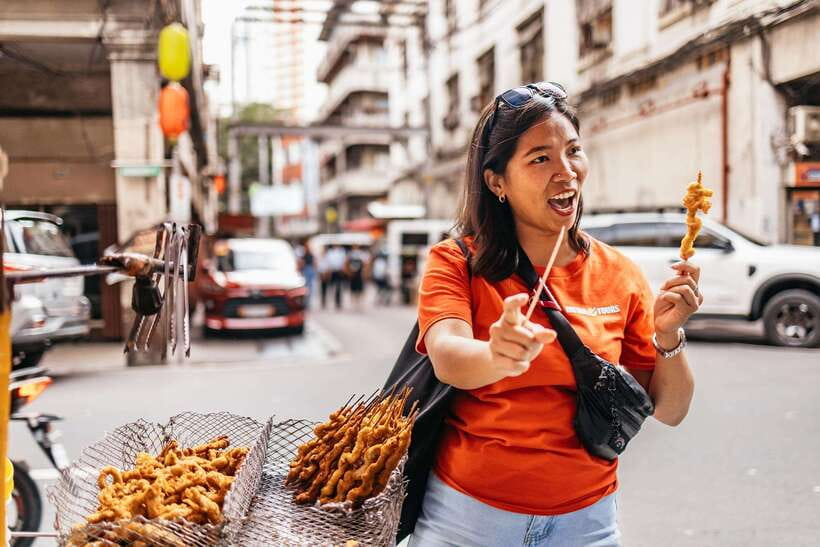 Manila: Street Food and Drinks Walking Tour with Tastings - Walking through Binondo and old Manila
