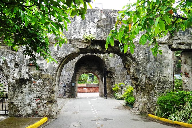 Manila Super Saver: Manila Sightseeing plus Tagaytay Tour with Taal Volcano - The one-hour ride from Manila to Tagaytay