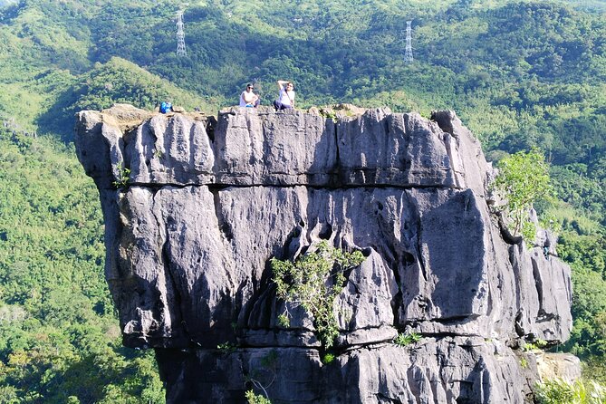 Nagpatong Rock Day hike + Tungtong Falls(with transfers**) 2023 - Climbing Toward Nagpatong Rock