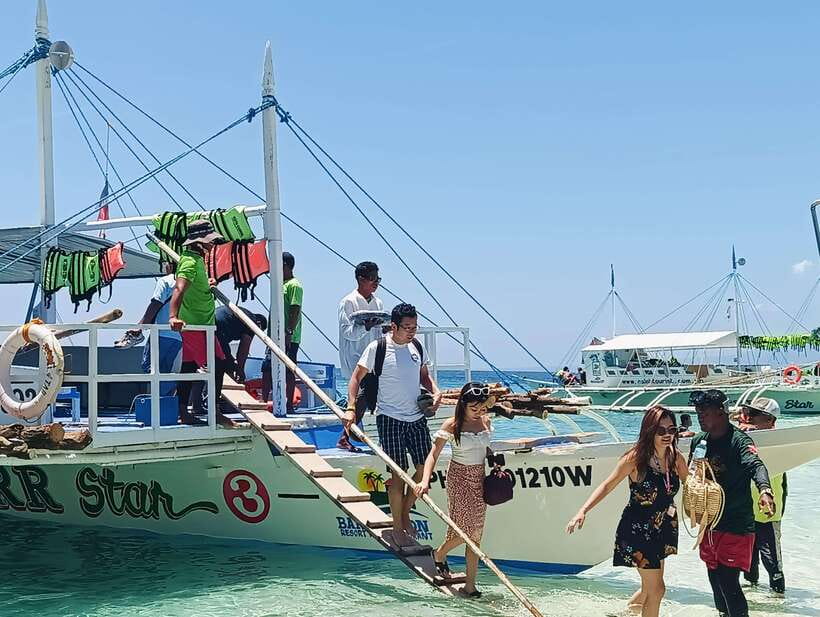 Oslob: Whaleshark Watching, Sumilon Island & Monkey Viewing - What whale shark watching is really like