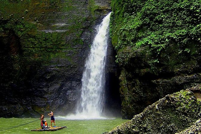 Pagsanjan Falls Adventure from Manila - Preparing for the banca ride