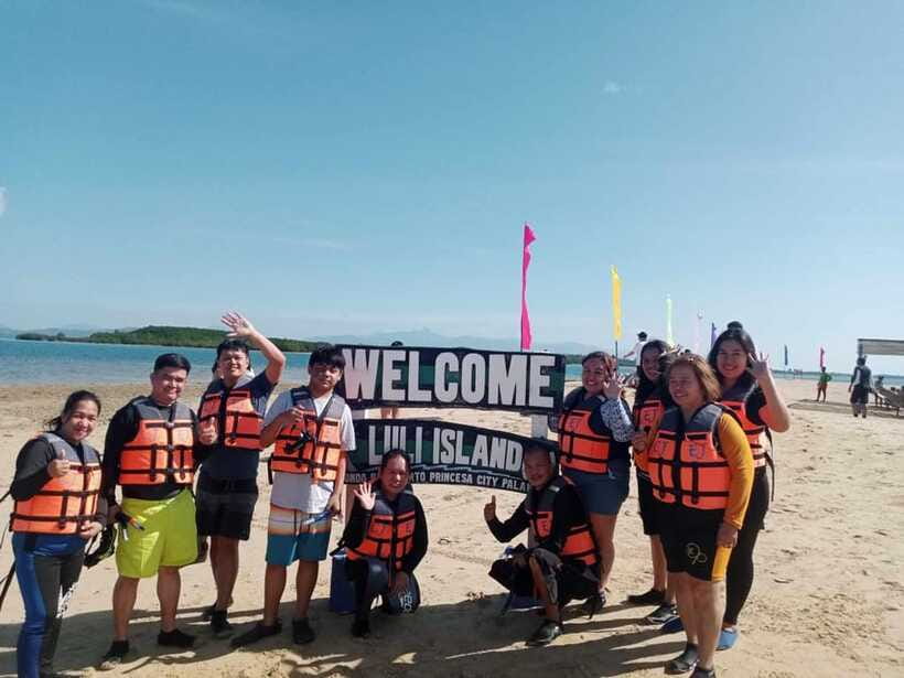 Palawan: Honda Bay Island Hopping Cruise - Cowrie Island and the picnic lunch