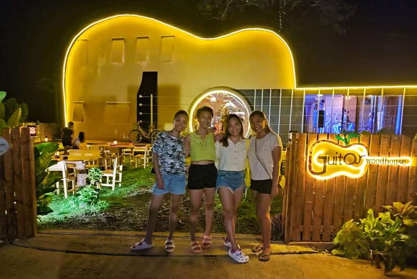 Panglao Bohol Island: Alona Beach Pub Crawl with Drinks - Getting to the meeting point