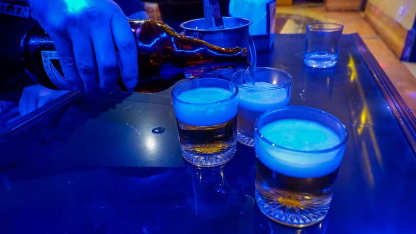 Panglao Bohol Island: Alona Beach Pub Crawl with Drinks - Moving through Alona Beach Road