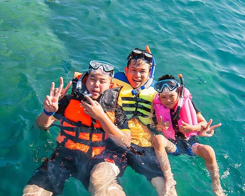 Panglao: Snorkeling at NapalingReef with Sardines Experience - Why the guide and camera service matter