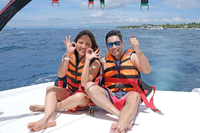 Panglao: Solo or Tandem Parasailing Experience near Alona - What the coastline view adds