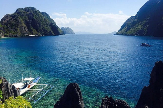 Private Palawan Expedition, El Nido to Coron 3 Days 2 Nights - What the crew and food can add to the trip