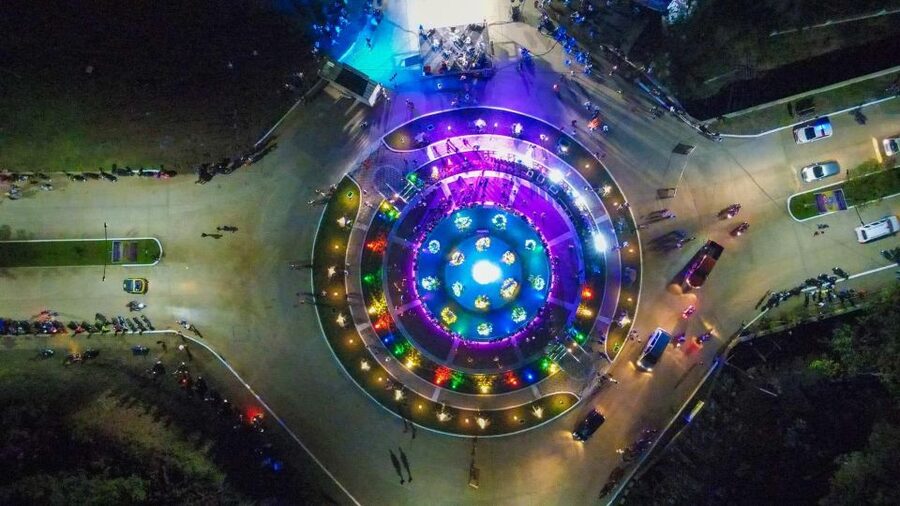 Puerto Princesa: Balayong People's Park with Dinner and Show - Who Will Enjoy This Evening Most?