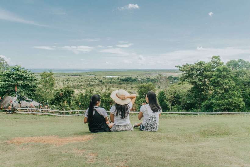 Puerto Princesa: Half-Day City Tour with Optional Massage - Binuatan Creations and the craft of weaving