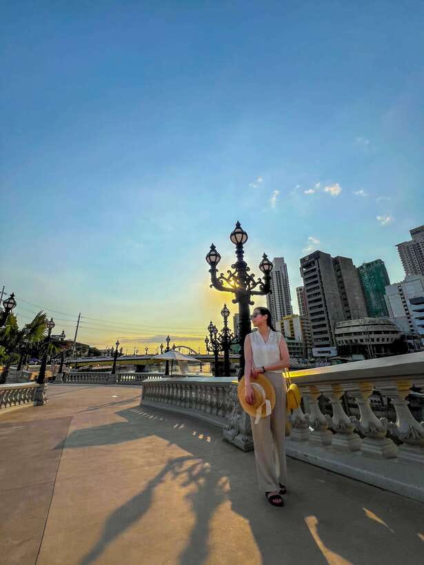 Solo Traveler Friendly Manila Walk w/ Mobile Photography - Edison’s Guiding Style and the Personal Feel