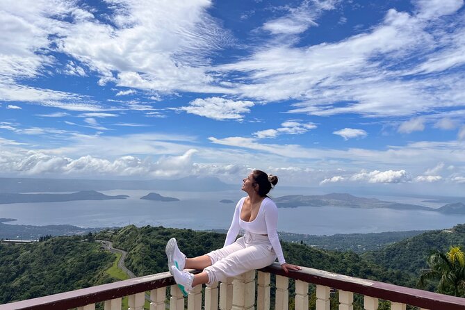 Tagaytay Day Tour sightseeing with Panoramic Taal volcano view - Fresh fruit stalls: a simple stop with local flavor
