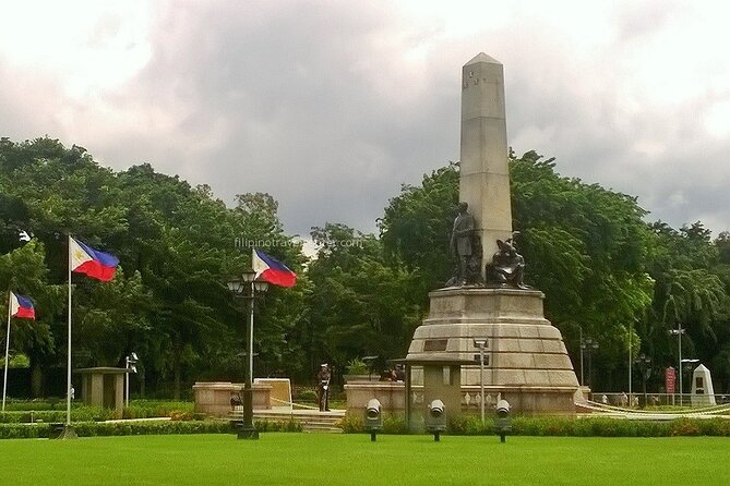 TRANSIT CITY TOUR in MANILA - Entering Intramuros, Manila’s walled district